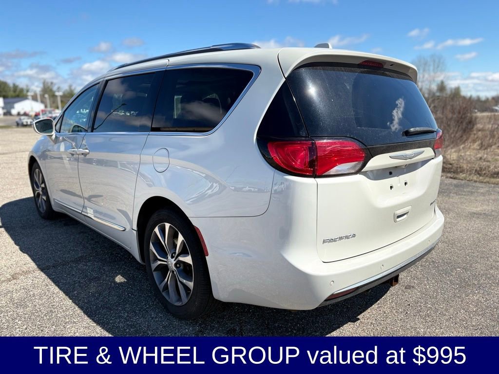Used 2017 Chrysler Pacifica Limited w/ UConnect Theater Package image 4