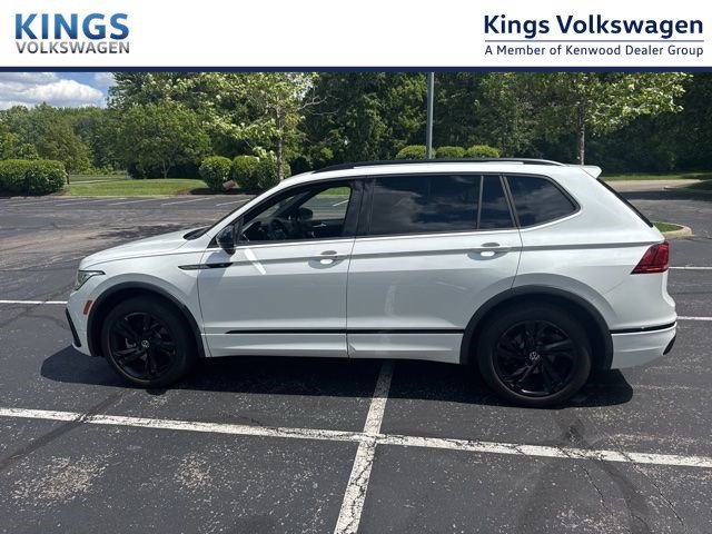 Certified 2024 Volkswagen Tiguan SE R-Line FWD image 1