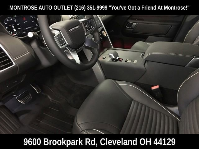 New 2023 Land Rover Discovery HSE R-Dynamic image 11