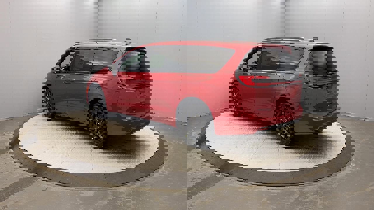 New 2026 Chrysler Pacifica Select w/ S Appearance Package image 3