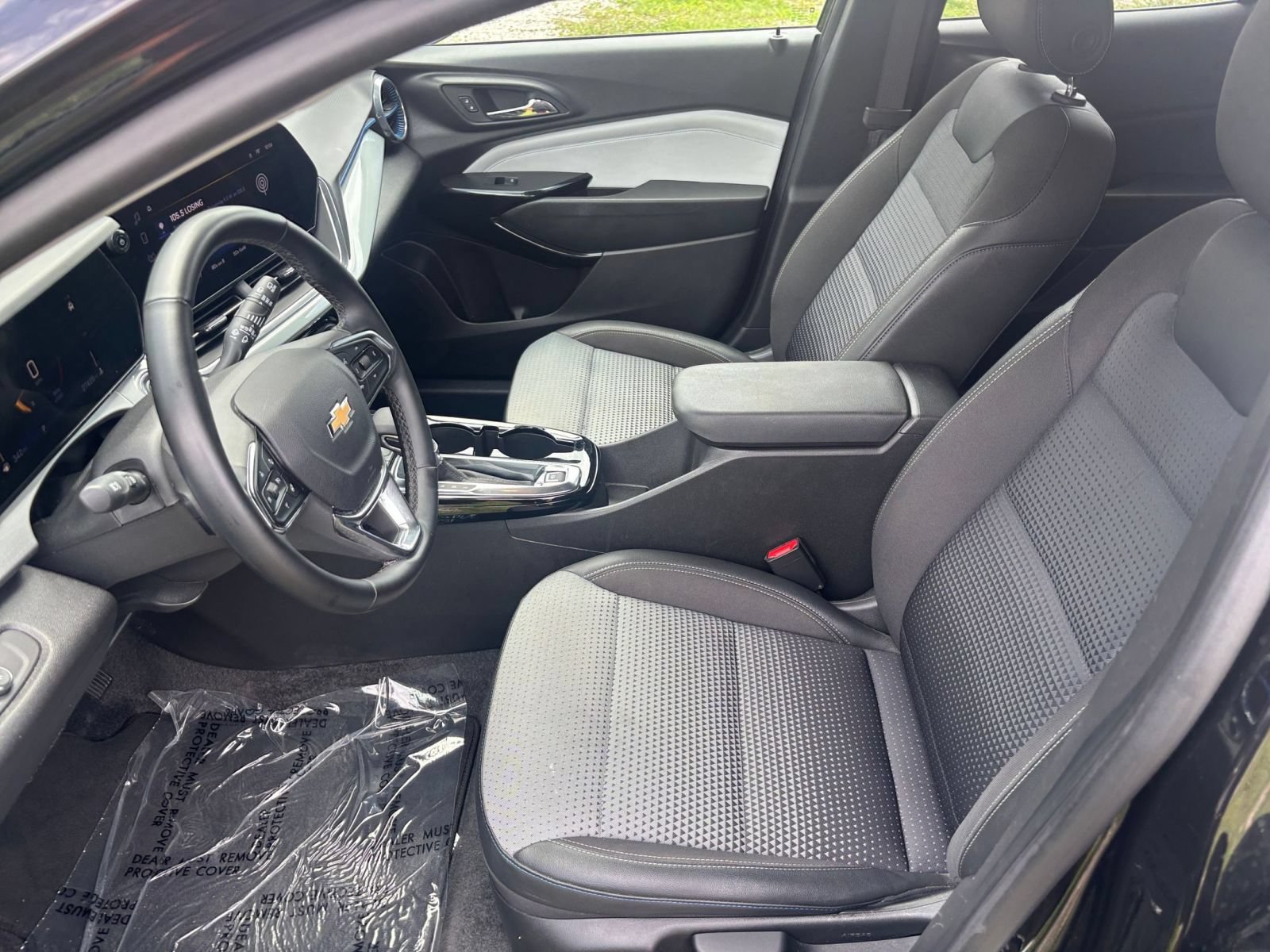Used 2025 Chevrolet Trax LT w/ LT Convenience Package FWD image 27