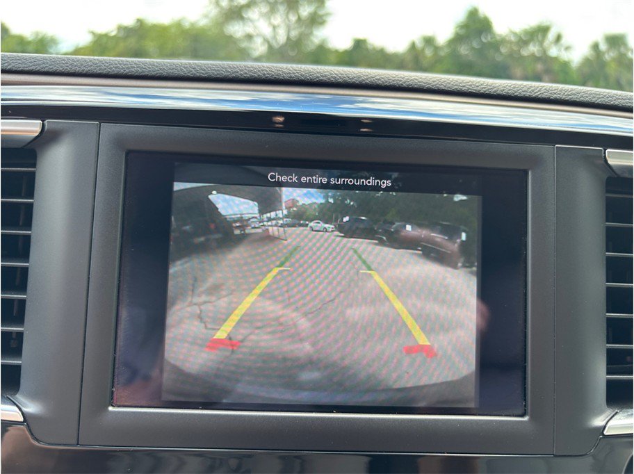 Used 2018 Chrysler Pacifica Touring-L FWD image 27