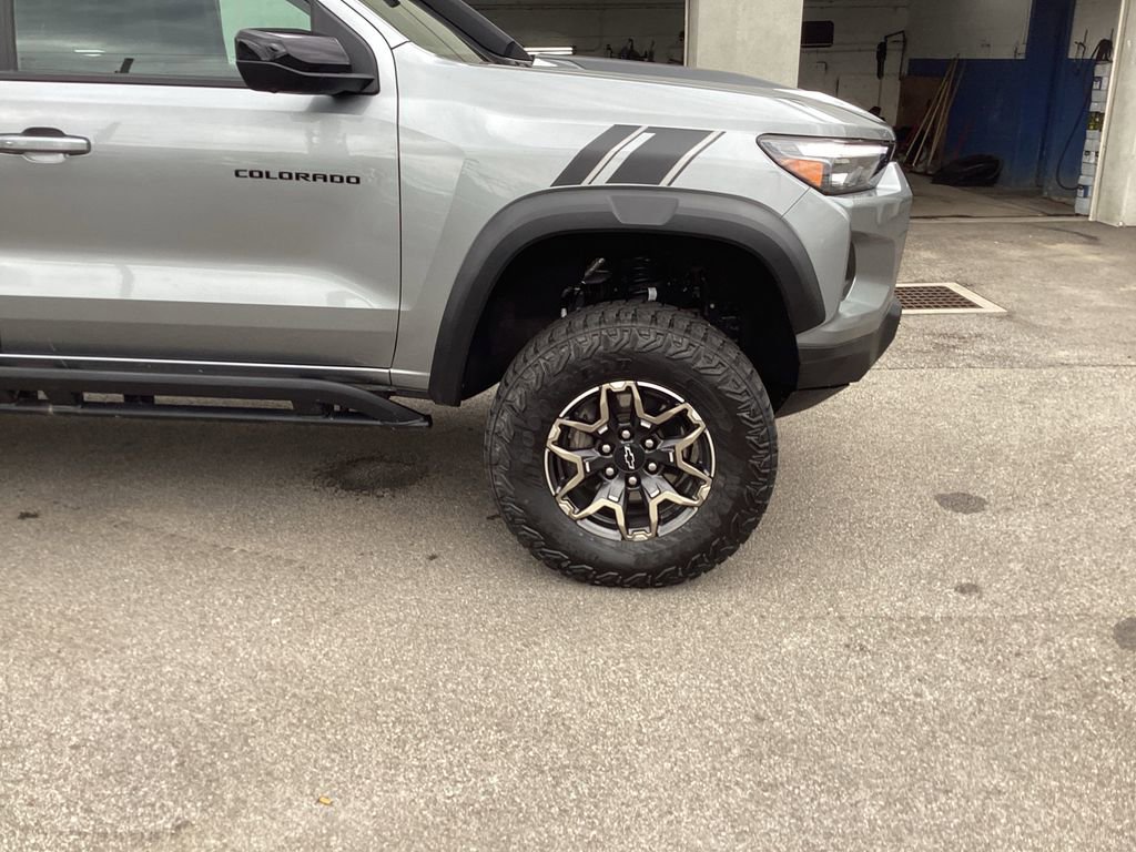 Used 2024 Chevrolet Colorado ZR2 w/ ZR2 Convenience Package III image 24