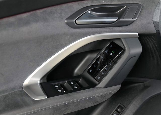 New 2025 Audi SQ5 Prestige image 26