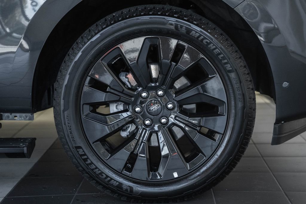 Used 2025 Ford Expedition Platinum w/ Stealth Appearance Package AWD/4WD image 19