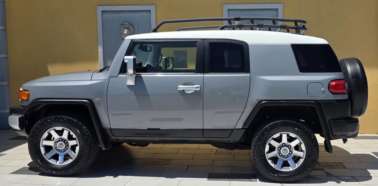 Used 2014 Toyota FJ Cruiser 4WD w/ Upgrade Package image 7