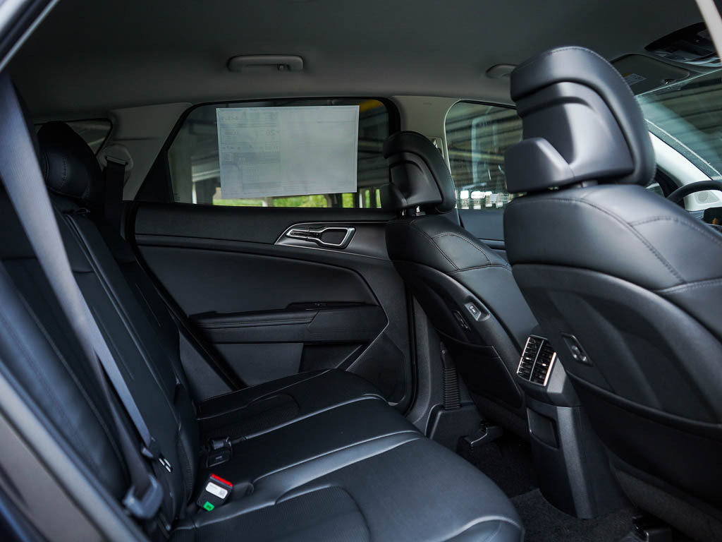 New 2026 Kia Sportage EX AWD/4WD image 13