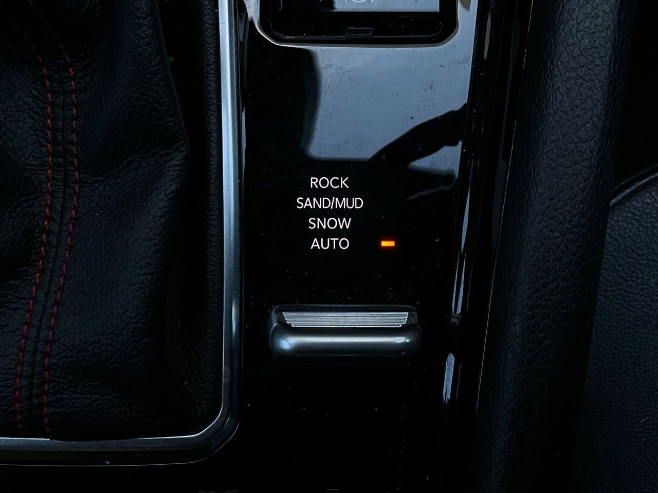 Used 2025 Jeep Compass Trailhawk image 23