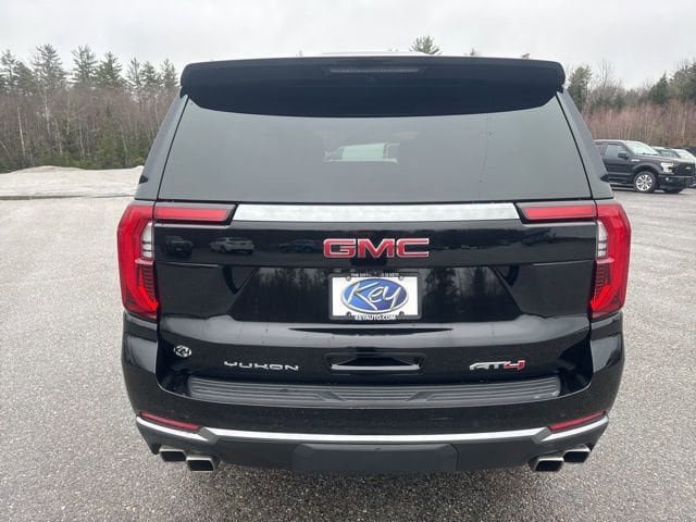 Used 2025 GMC Yukon XL AT4 AWD/4WD image 5