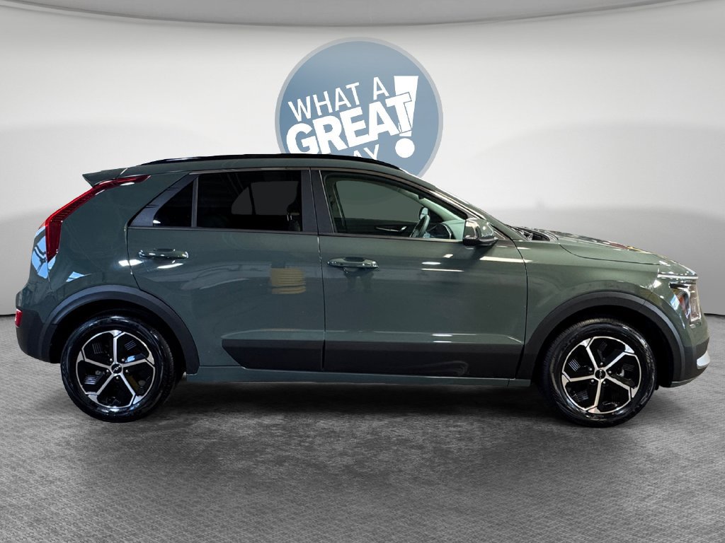 Used 2024 Kia Niro EX FWD image 2