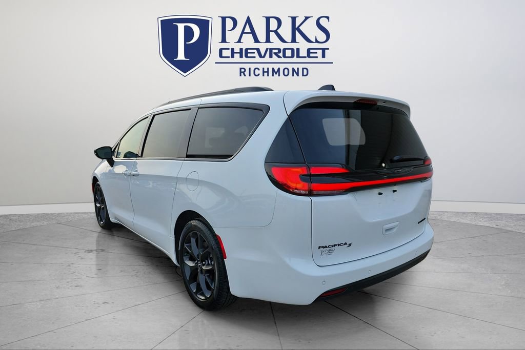Used 2025 Chrysler Pacifica Limited FWD image 5