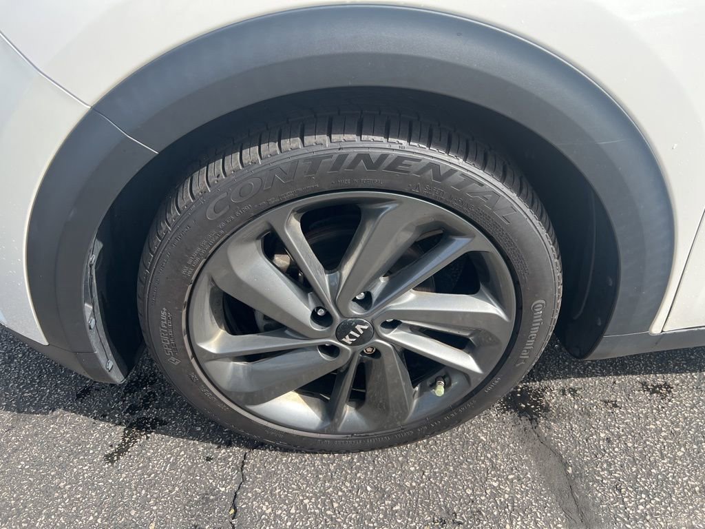 Used 2017 Kia Niro EX FWD image 10