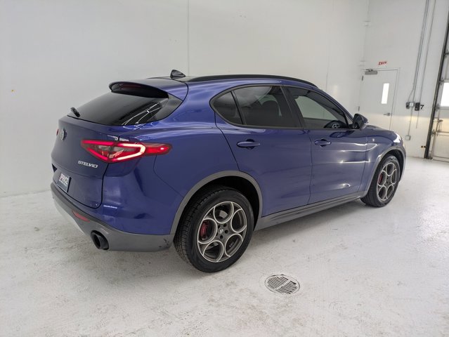 Used 2022 Alfa Romeo Stelvio Ti image 5