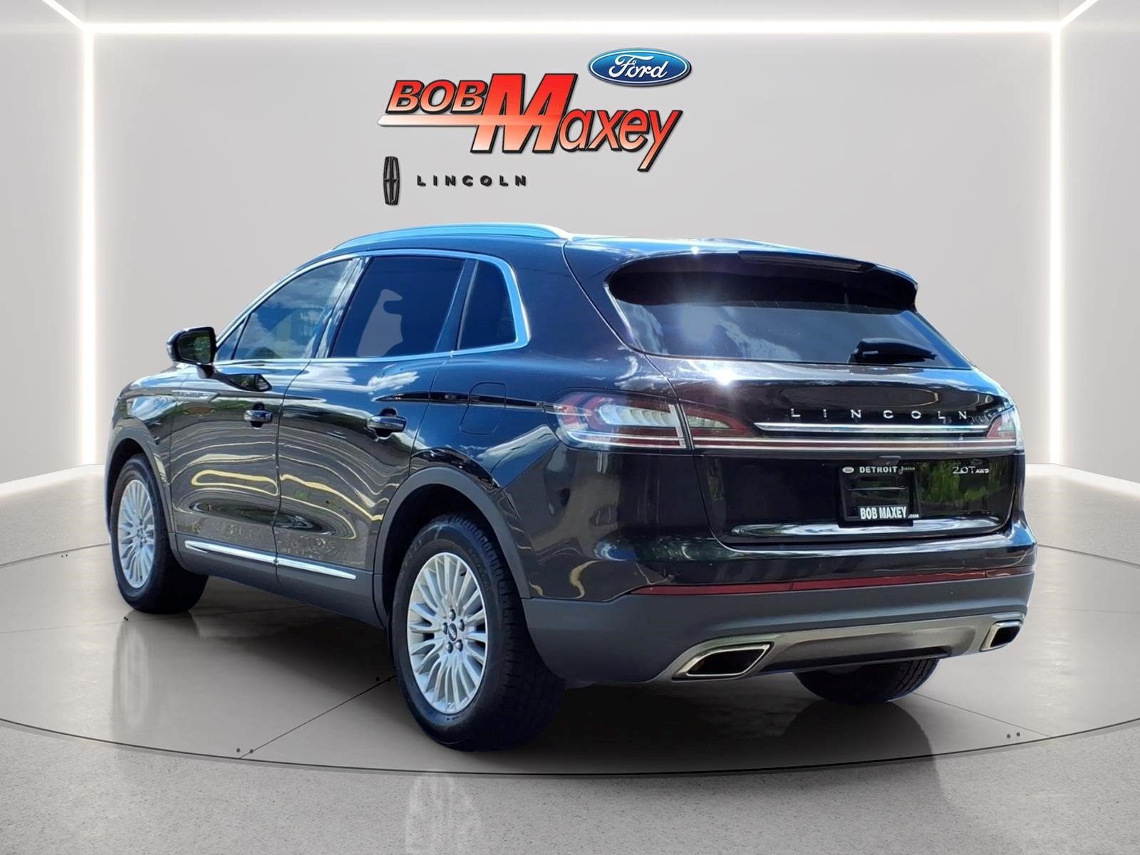 Used 2019 Lincoln Nautilus Premier AWD/4WD image 6