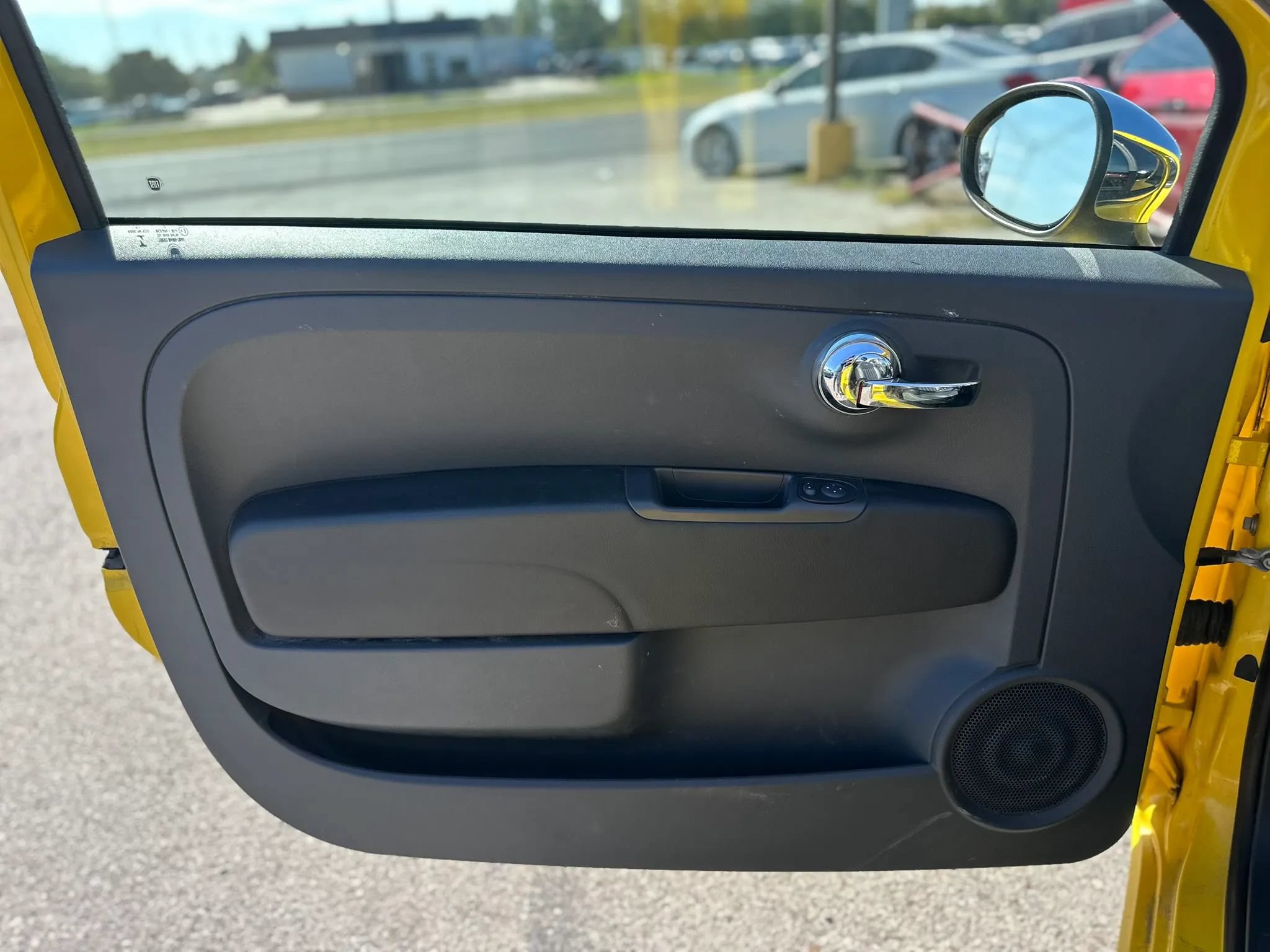 Used 2017 FIAT 500 Lounge FWD image 28
