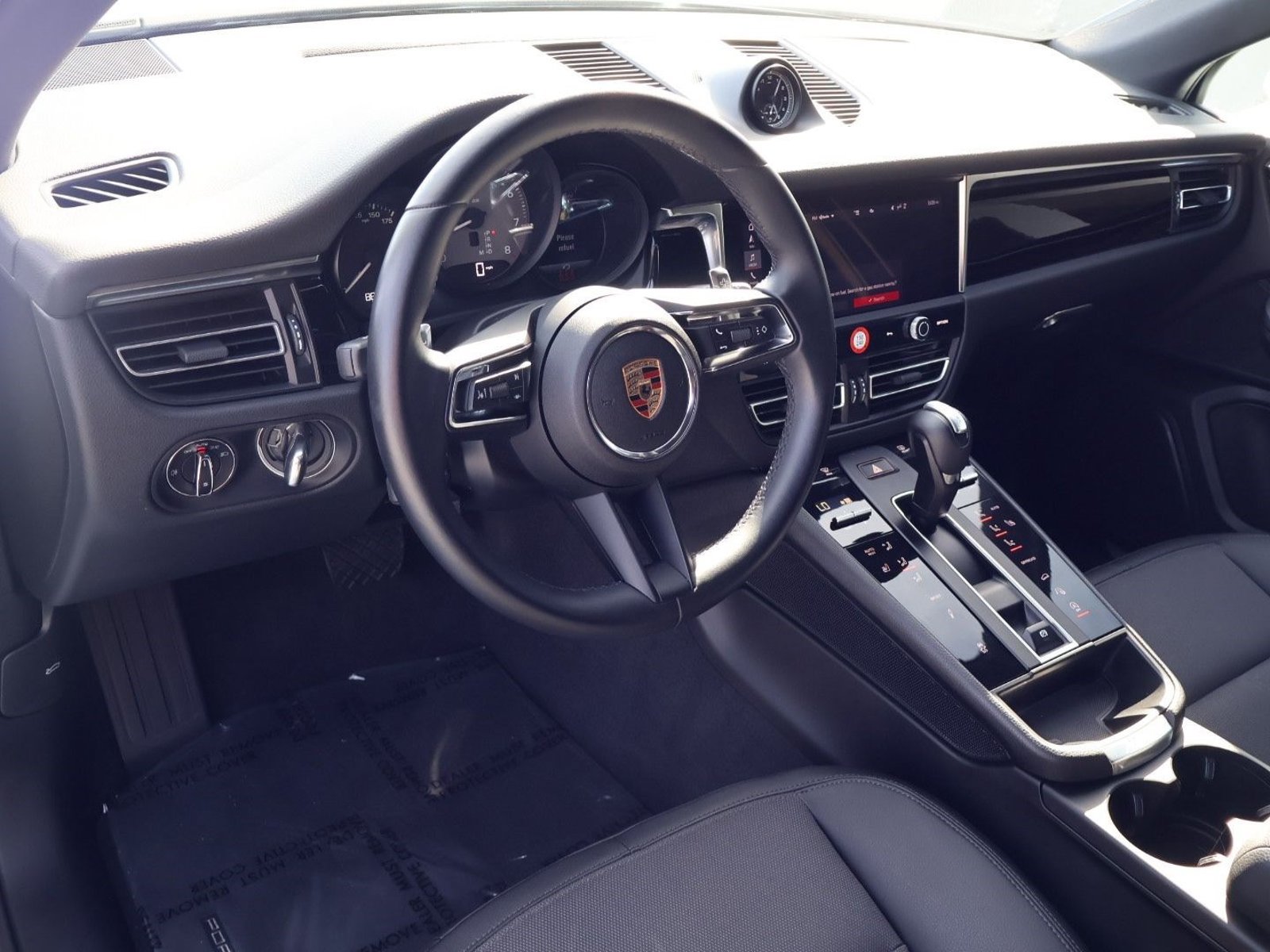 Certified 2024 Porsche Macan S AWD/4WD image 2