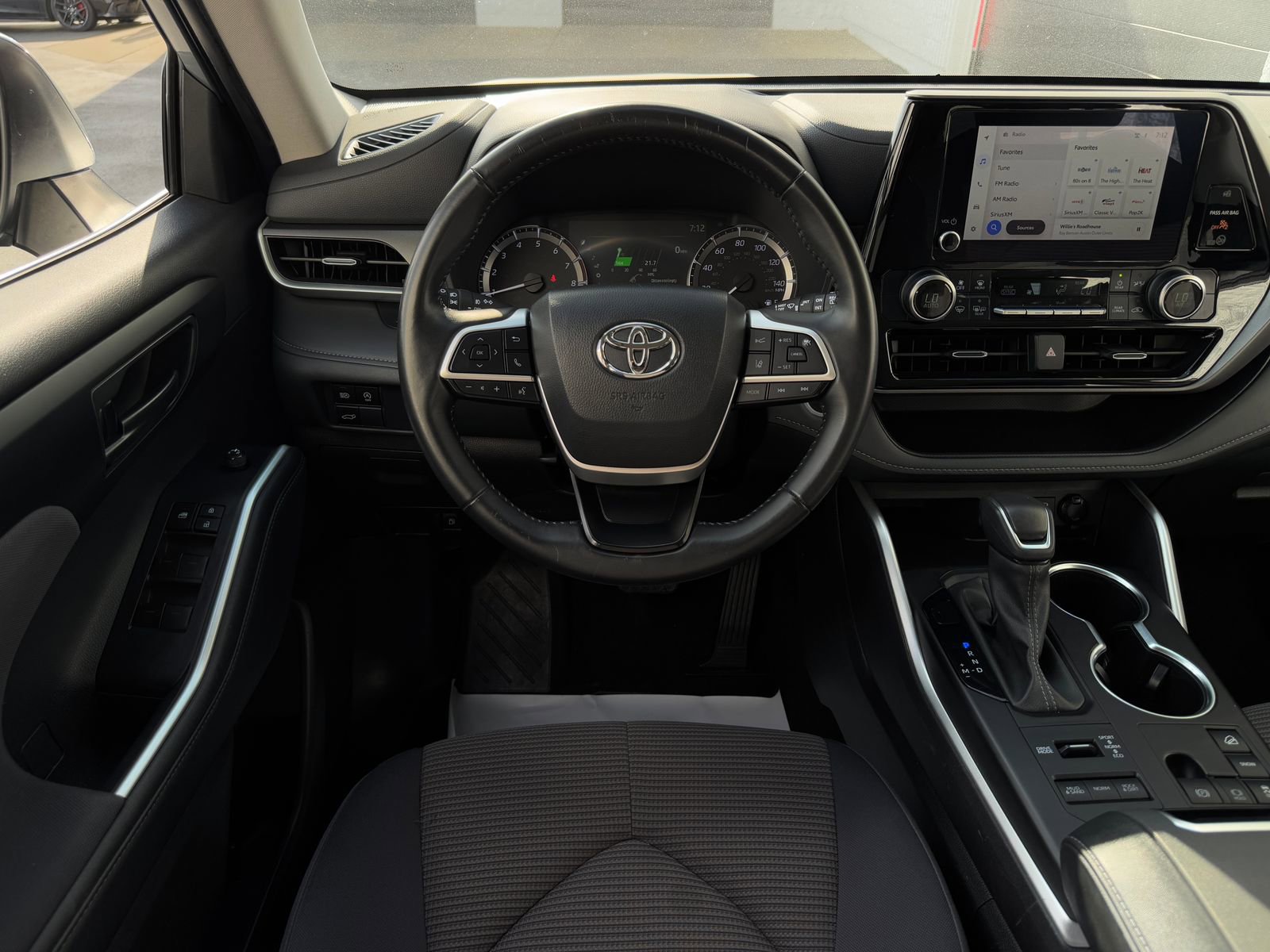 Used 2024 Toyota Highlander Limited AWD/4WD image 15