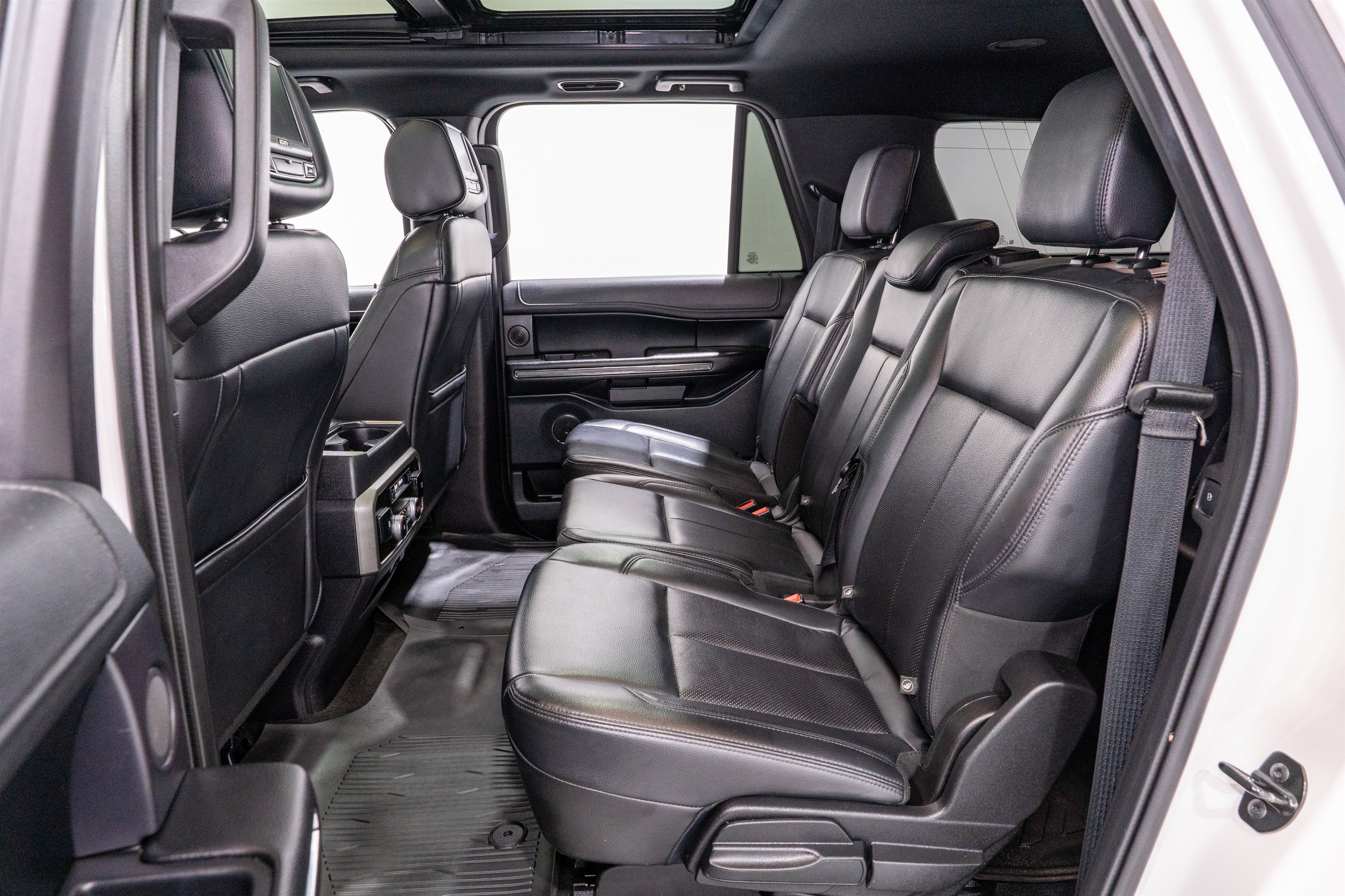 Used 2019 Ford Expedition Max XLT w/ Equipment Group 202A RWD image 30
