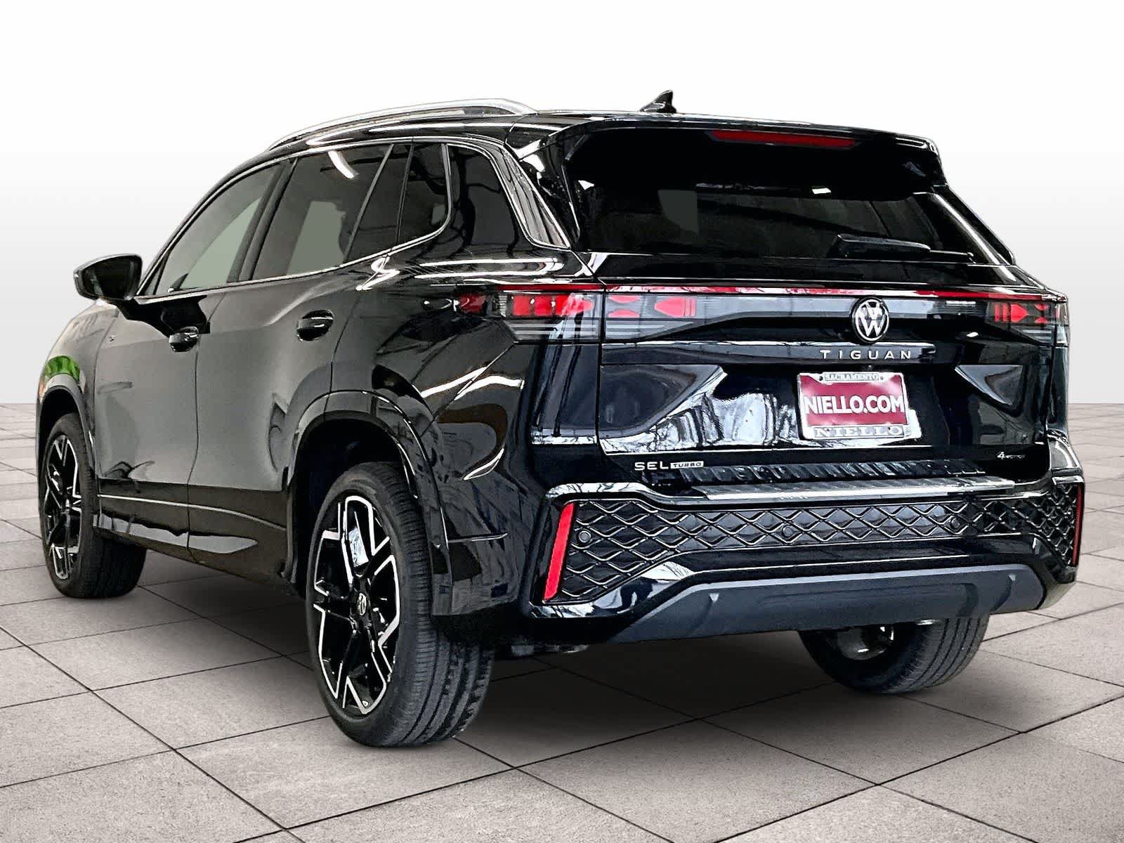 New 2026 Volkswagen Tiguan SEL R-Line AWD/4WD image 3