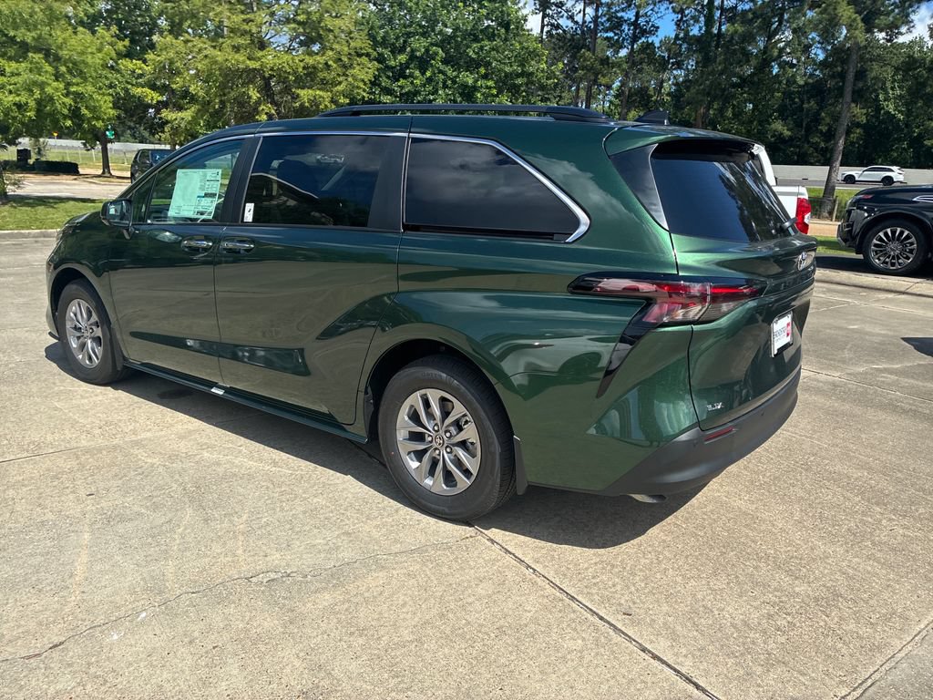 New 2026 Toyota Sienna XLE FWD image 3