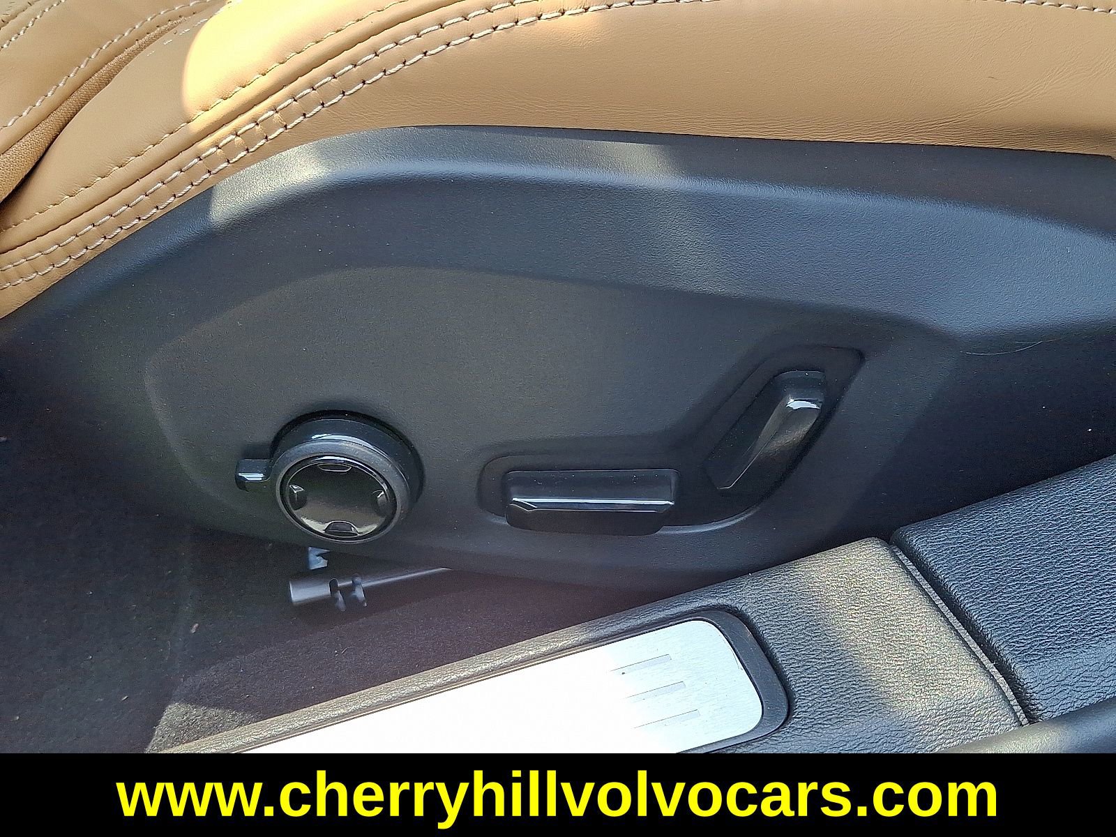 New 2025 Volvo V60 B5 Cross Country Ultra w/ Protection Package Premier image 16