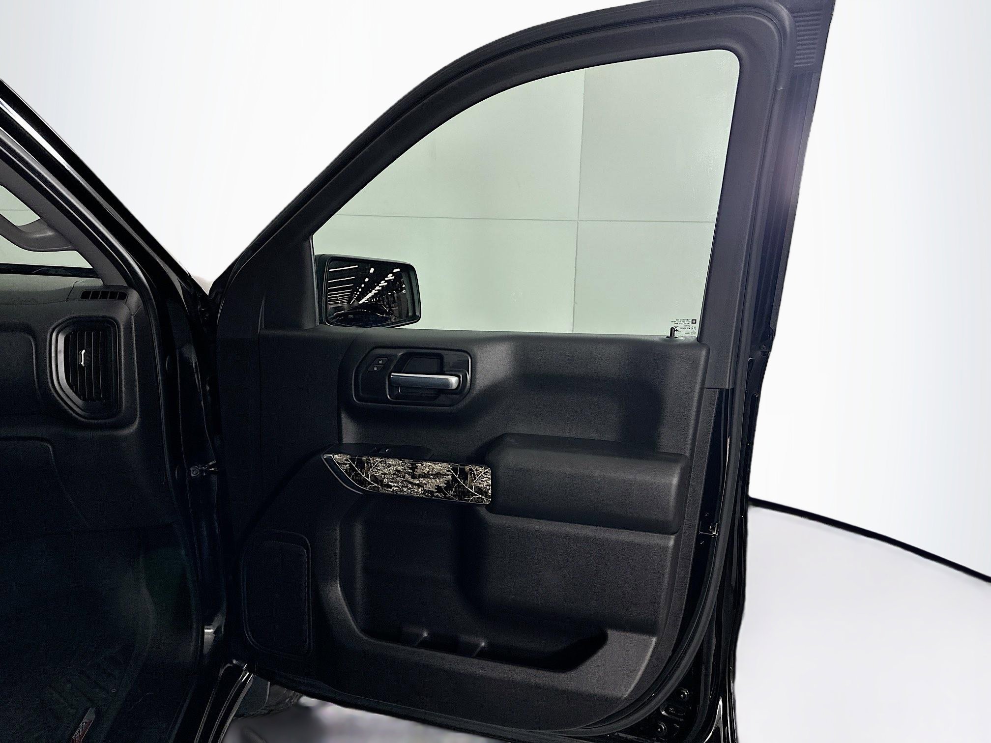 Used 2021 Chevrolet Silverado 1500 Custom Trail Boss w/ Realtree Special Edition image 29