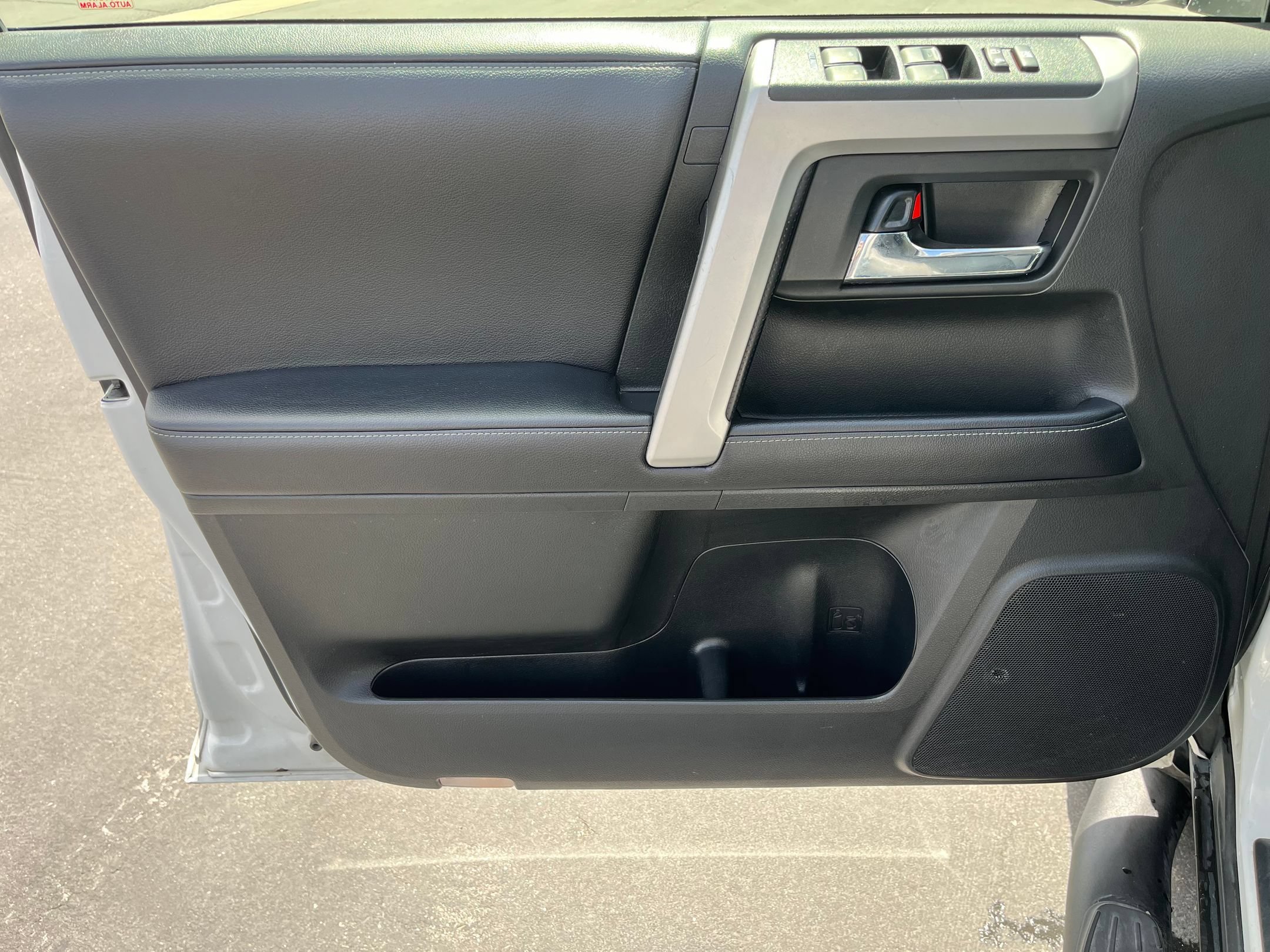 Used 2019 Toyota 4Runner SR5 AWD/4WD image 10