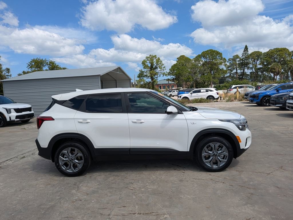 Certified 2025 Kia Seltos LX AWD/4WD image 9