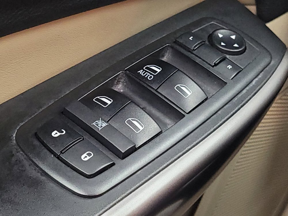 Used 2019 Jeep Cherokee Latitude w/ Popular Appearance Group AWD/4WD image 27