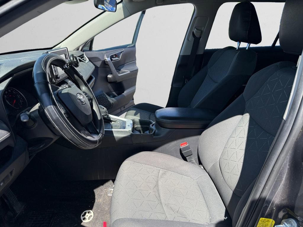 Used 2021 Toyota RAV4 XLE AWD/4WD image 10