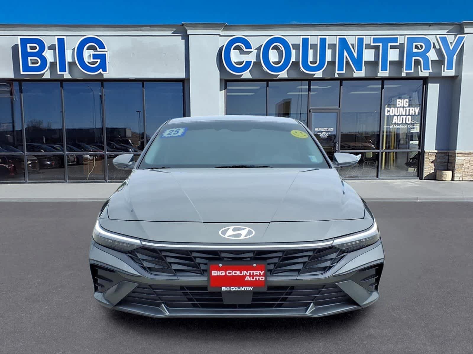 Used 2025 Hyundai Elantra Limited FWD image 2