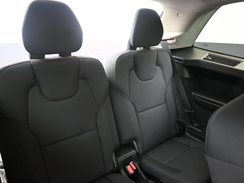 New 2026 Volvo XC90 B6 Plus w/ Protection Package Premier AWD/4WD image 17