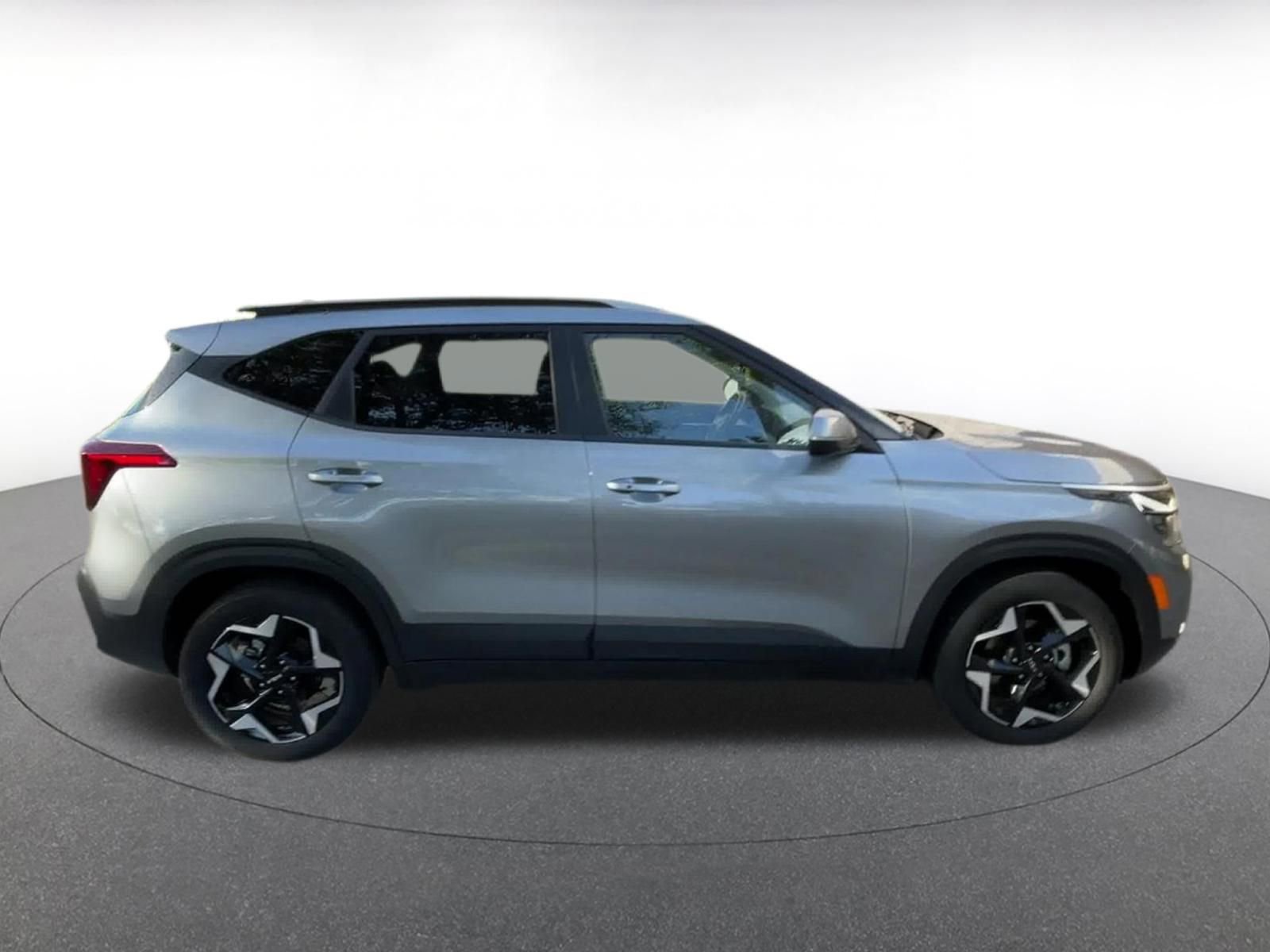 Used 2025 Kia Seltos S FWD image 16