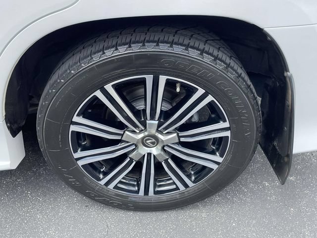 Used 2021 Lexus LX 570 4WD w/ Luxury Package image 12