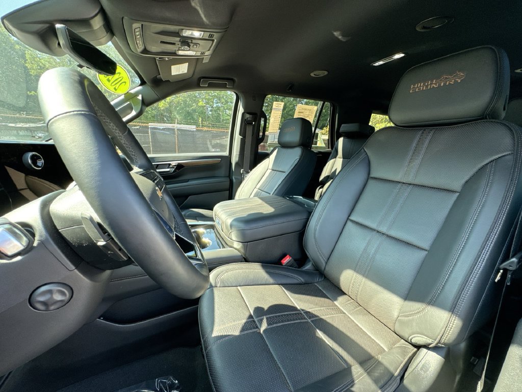 Used 2025 Chevrolet Tahoe High Country AWD/4WD image 13