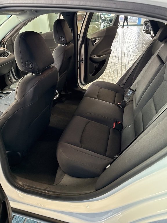 Used 2025 Chevrolet Malibu LT image 8