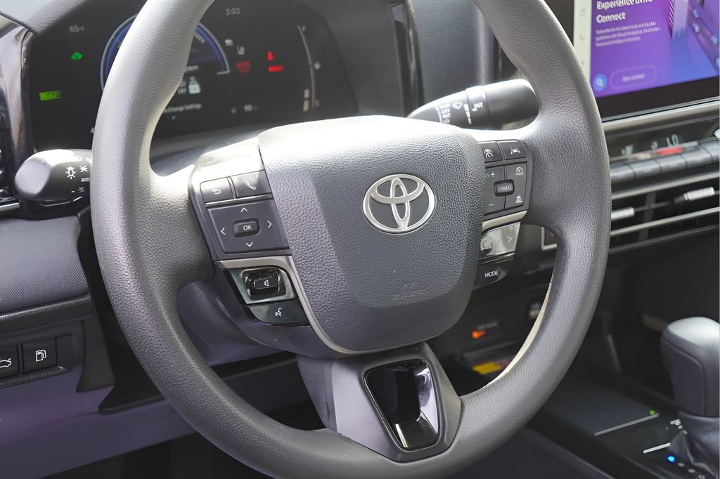 Used 2025 Toyota Camry LE FWD image 13