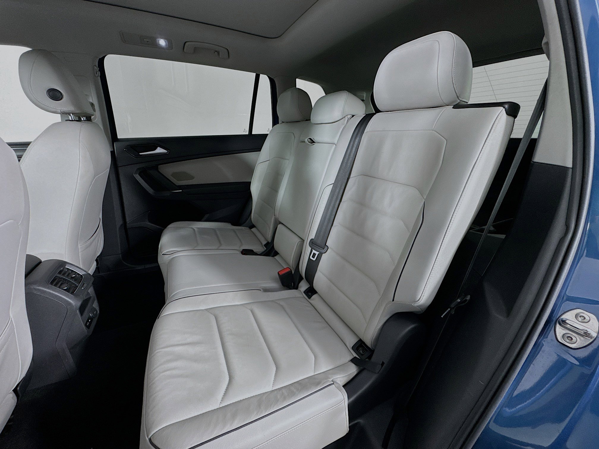 Used 2018 Volkswagen Tiguan SEL Premium w/ 3rd Row Seat Package AWD/4WD image 26