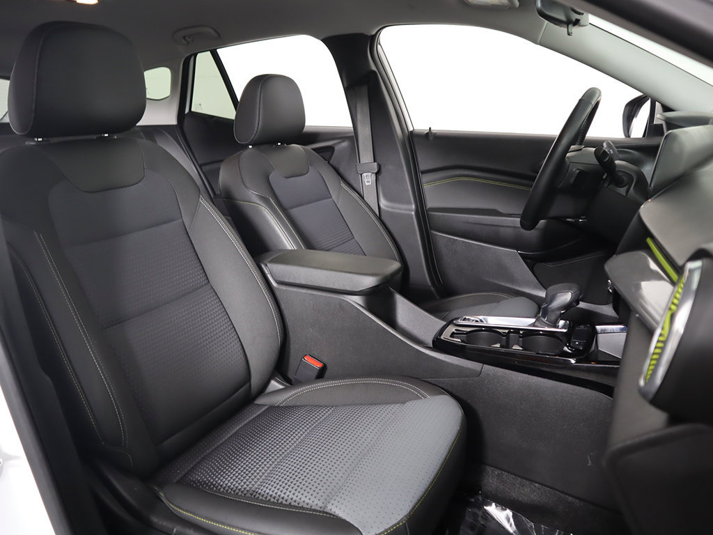 Used 2024 Chevrolet Trax LT w/ LT Convenience Package FWD image 28