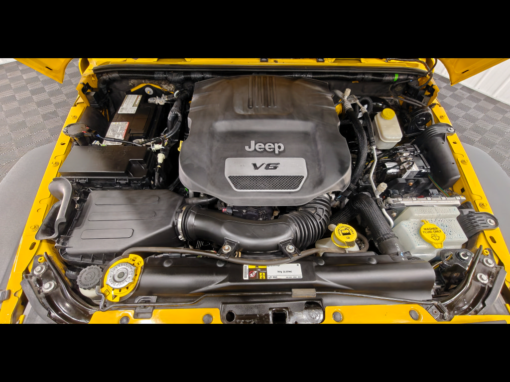 Used 2015 Jeep Wrangler Unlimited Rubicon w/ Dual Top Group AWD/4WD image 38