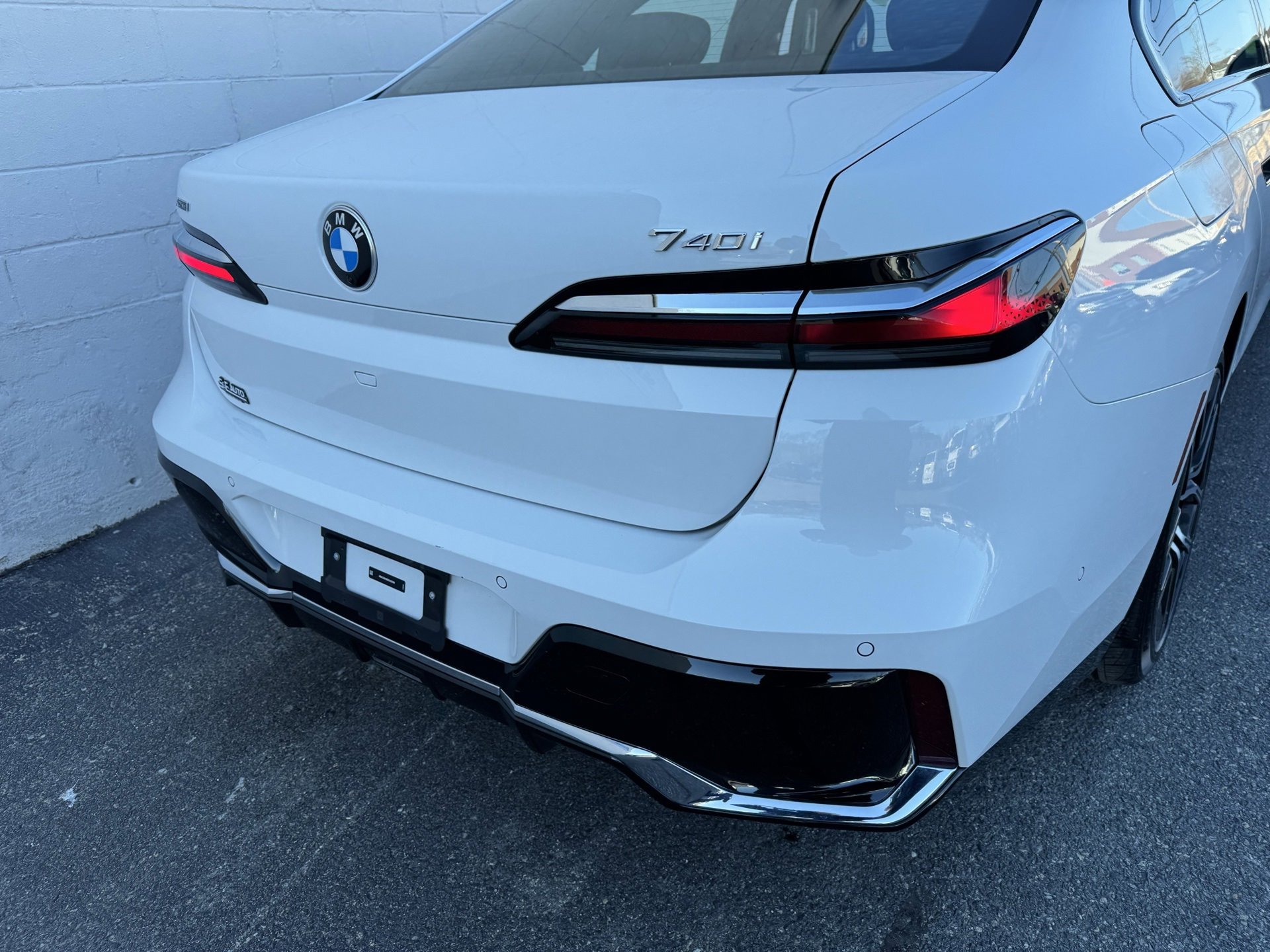 Used 2025 BMW 740i xDrive image 7