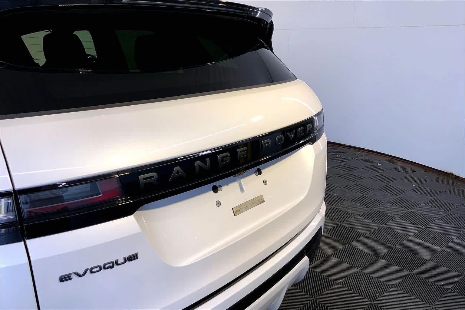 Used 2026 Land Rover Range Rover Evoque Dynamic SE AWD/4WD image 33