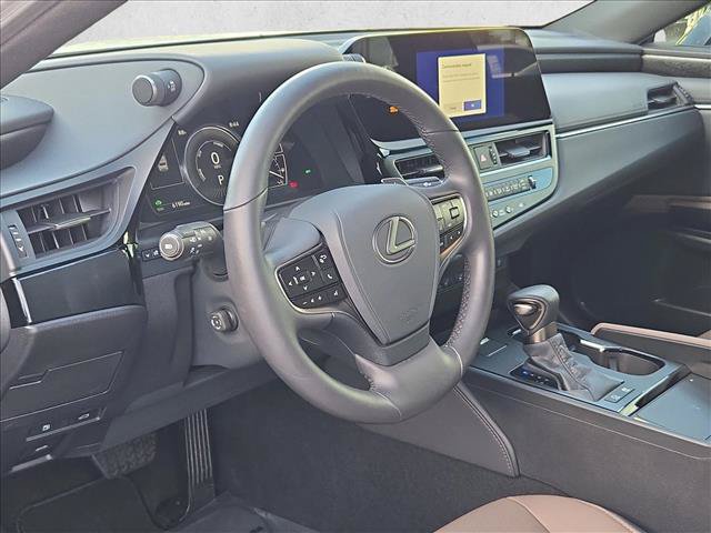 Used 2025 Lexus ES 300h w/ Premium Package FWD image 10