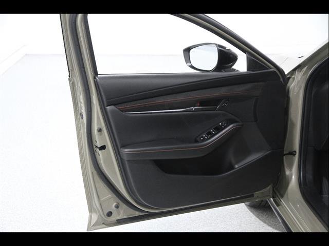 Certified 2025 MAZDA MAZDA3 Carbon AWD/4WD image 4