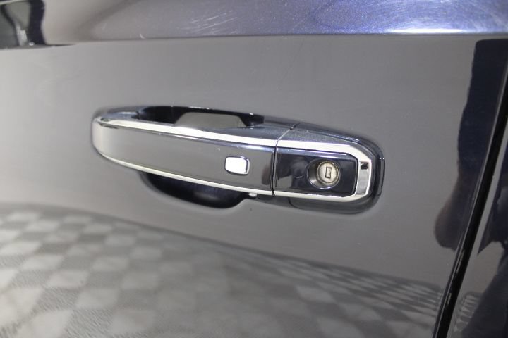 Used 2023 GMC Yukon Denali AWD/4WD image 15