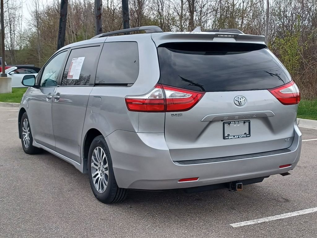 Used 2018 Toyota Sienna XLE FWD image 3