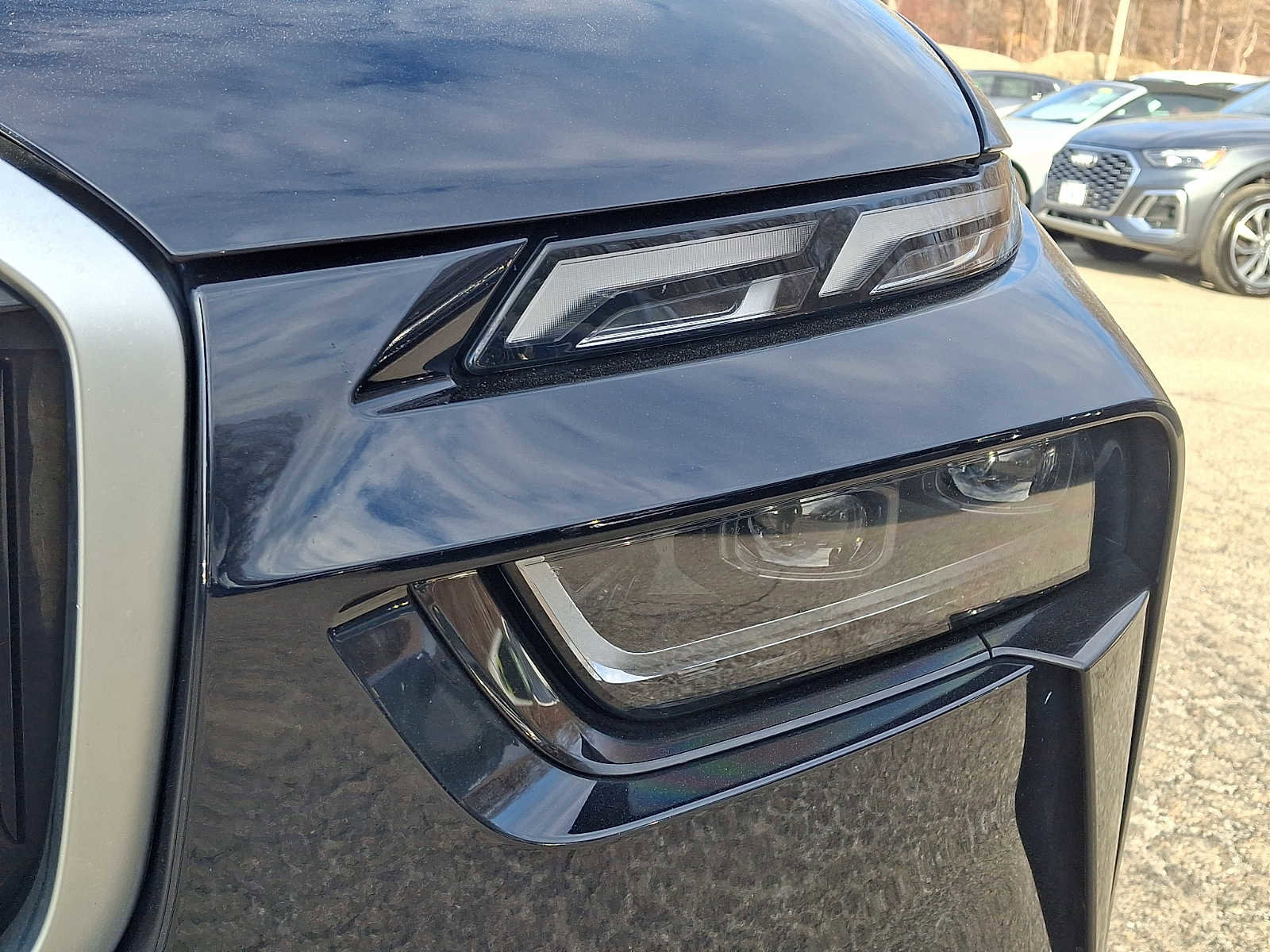 Used 2024 BMW X7 xDrive40i w/ M Sport Package image 9