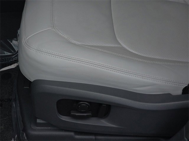 Used 2025 Land Rover Defender 110 S image 30