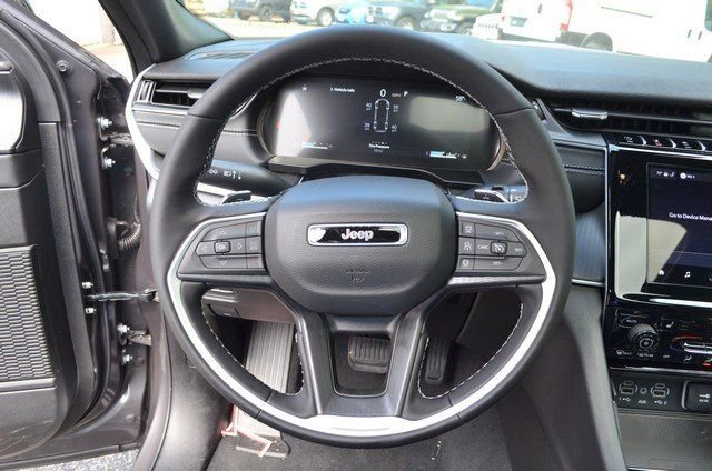 New 2025 Jeep Grand Cherokee L Laredo w/ Luxury Tech Group I image 19