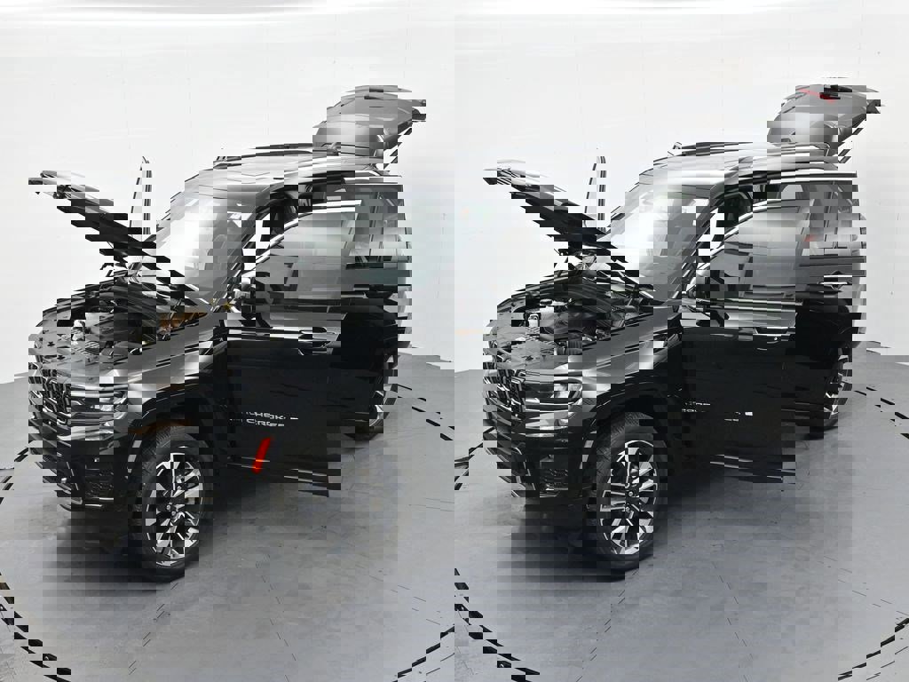 Used 2023 Jeep Grand Cherokee Overland image 36